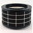 Cylindrisk filter med sort ramme, sorte kulpaneler adskilt af metalribber og en rund åbning foroven
